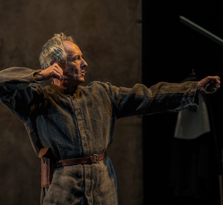 JACOB OLESEN Il Cavaliere Inesistente foto Andrea Macchia
