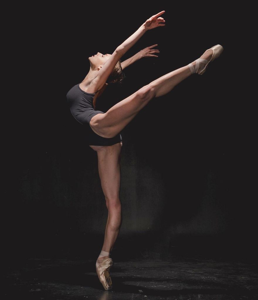 thumbnail_Russian-Ballet-photographer-Darian-Volkova-shares-behind-the-stage-life-of-dancers25__880